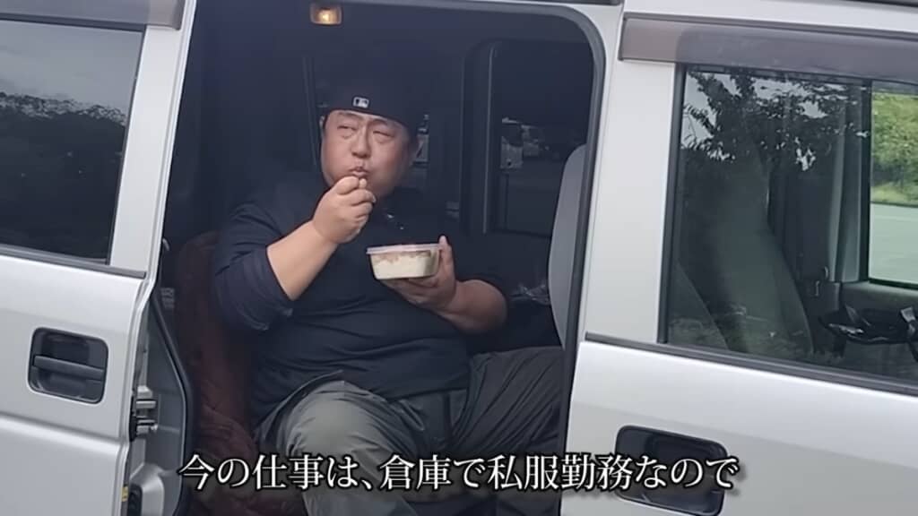 車の中でゆっくりランチタイム