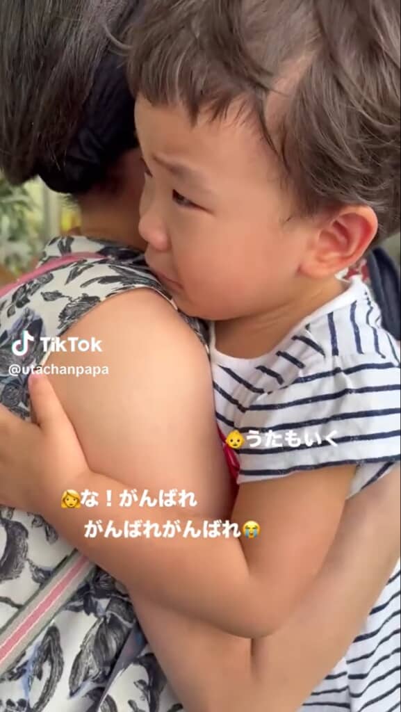 病院の前で泣きじゃくるうたちゃん