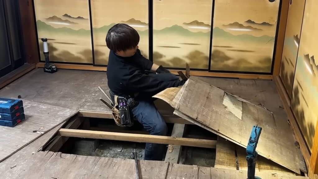 層状にバラけてしまう合板
