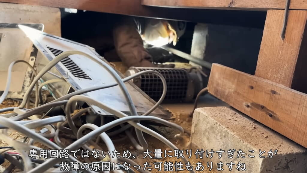 次々と出てくる床下換気扇
