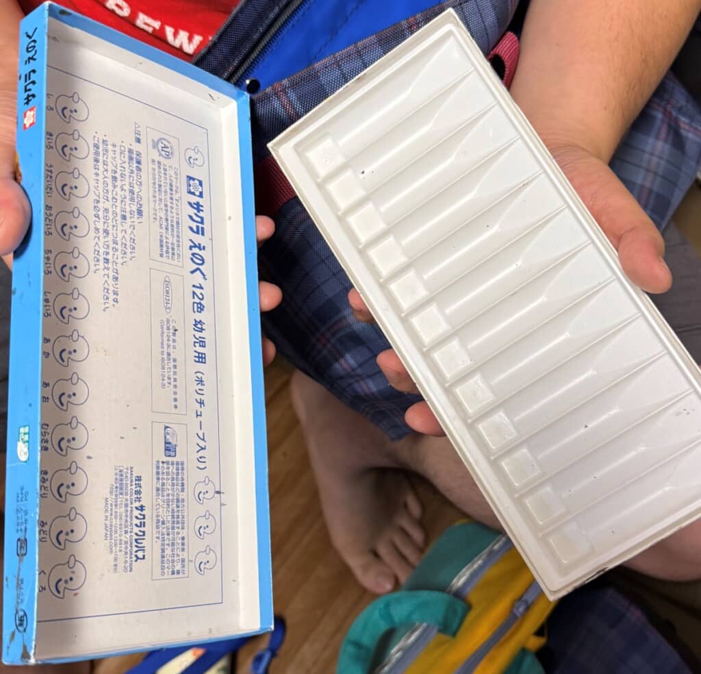 絵の具はどこに？