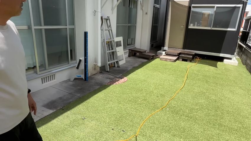 8の字巻きにより絡まることなく真っ直ぐ伸びたコード