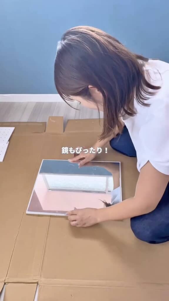 鏡を貼り付け