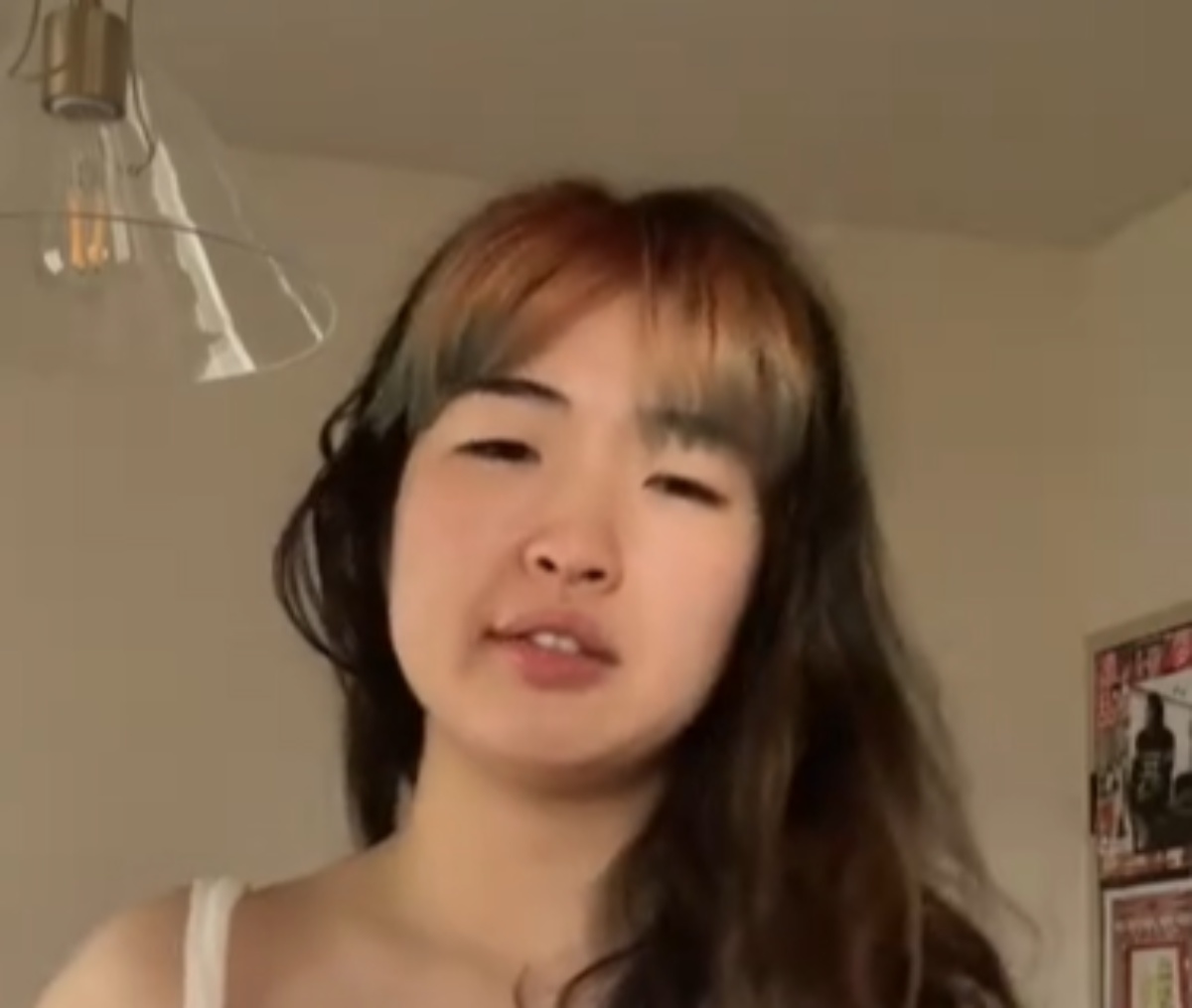 毎日カラフル＆極太メイクの女性、ピンクのワンピースに合わせたのは……「まじですごい」「センスの塊」　すっぴんから大変身が210万再生（1/3） | 美容 ねとらぼ