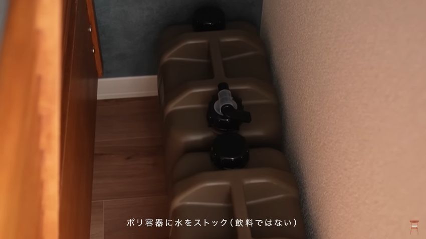 水が入っているポリタンク