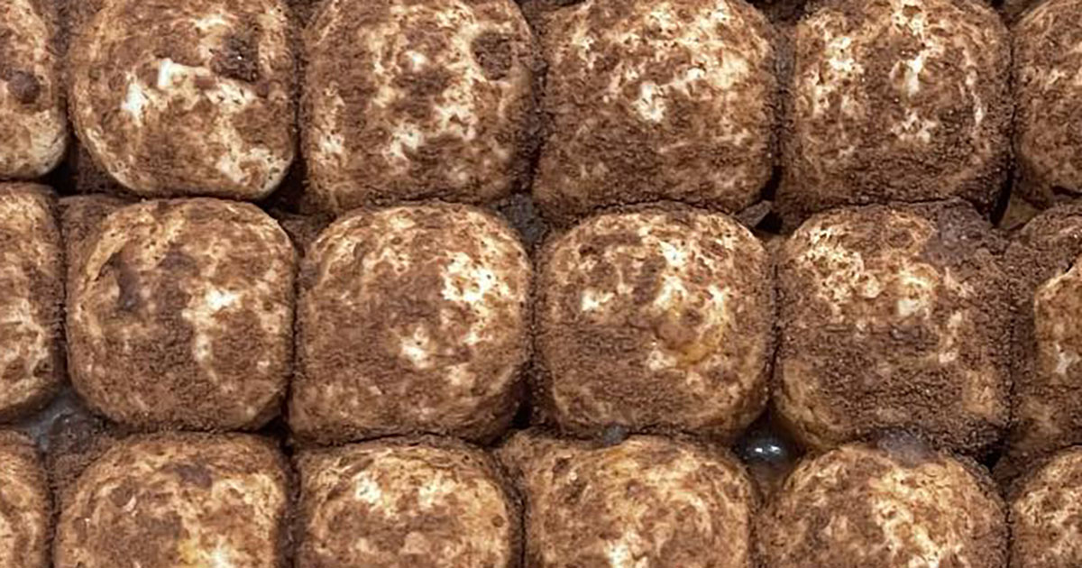 スーパーでティラミスを買ったら……　信じられない中身に「ぎゃー！」「もう完全にアレ」「トイレに行きたくなった!?」（1/3） | グルメ ねとらぼ