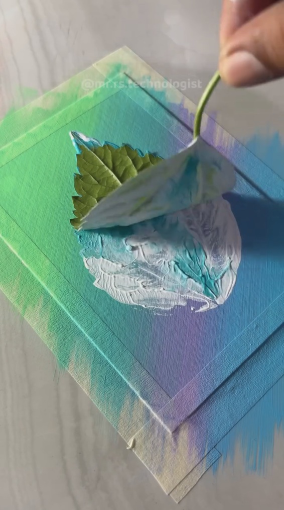 ドット状に置かれた絵の具を広げていくと……　画期的なアート作品が2800万再生超えの大反響「シンプルに見えて芸術的」【海外】