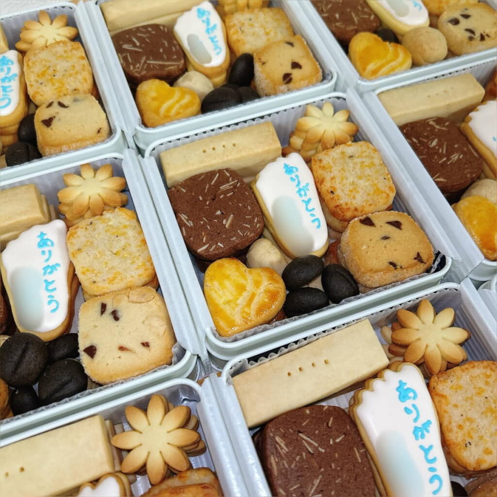 内祝いのクッキーがまたすてき