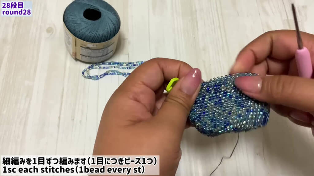 ビーズがま口作り・28段まで編めたところ