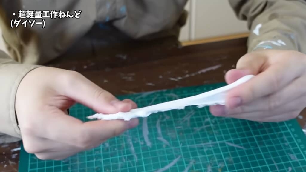 紙粘土は細かい曲面の表現に使用