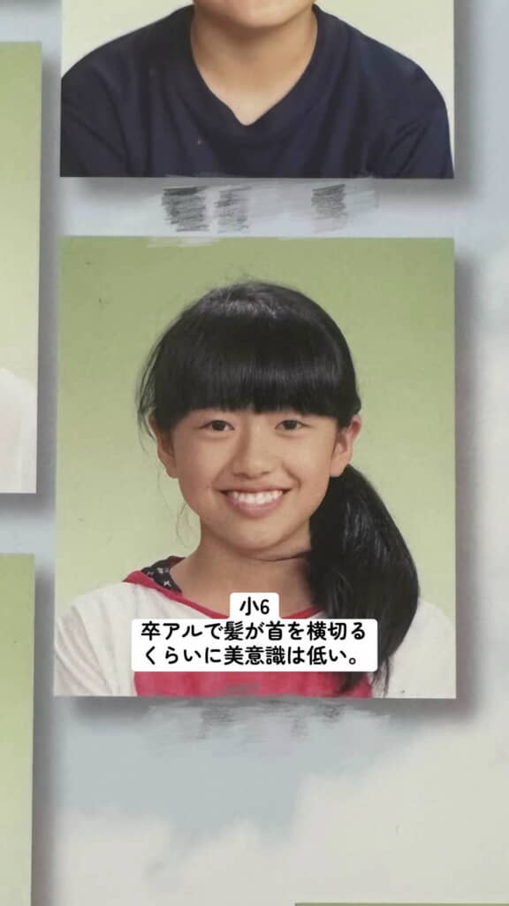 あどけない笑顔の小学生