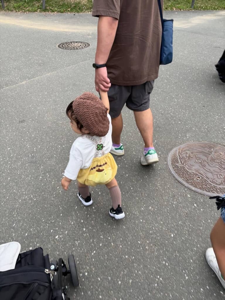 ポムポムプリンコーデに身を包む1歳の息子さん