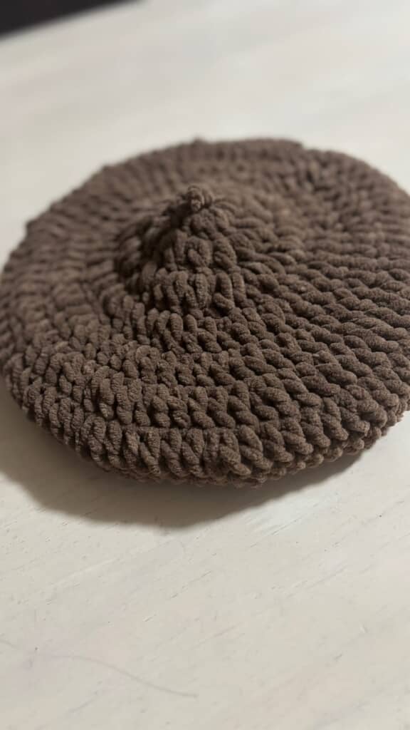 ベレー帽はうりぽんさんが編んだもの