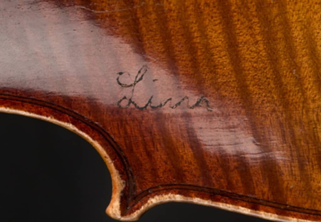 アインシュタインのバイオリンがオークションで落札