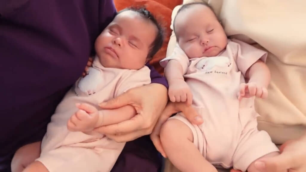 ぐっすり眠ったふたりの寝顔に癒やされます