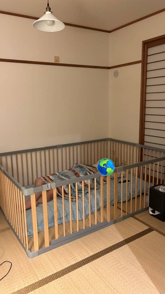 ベビーサークルが小さく見える……！