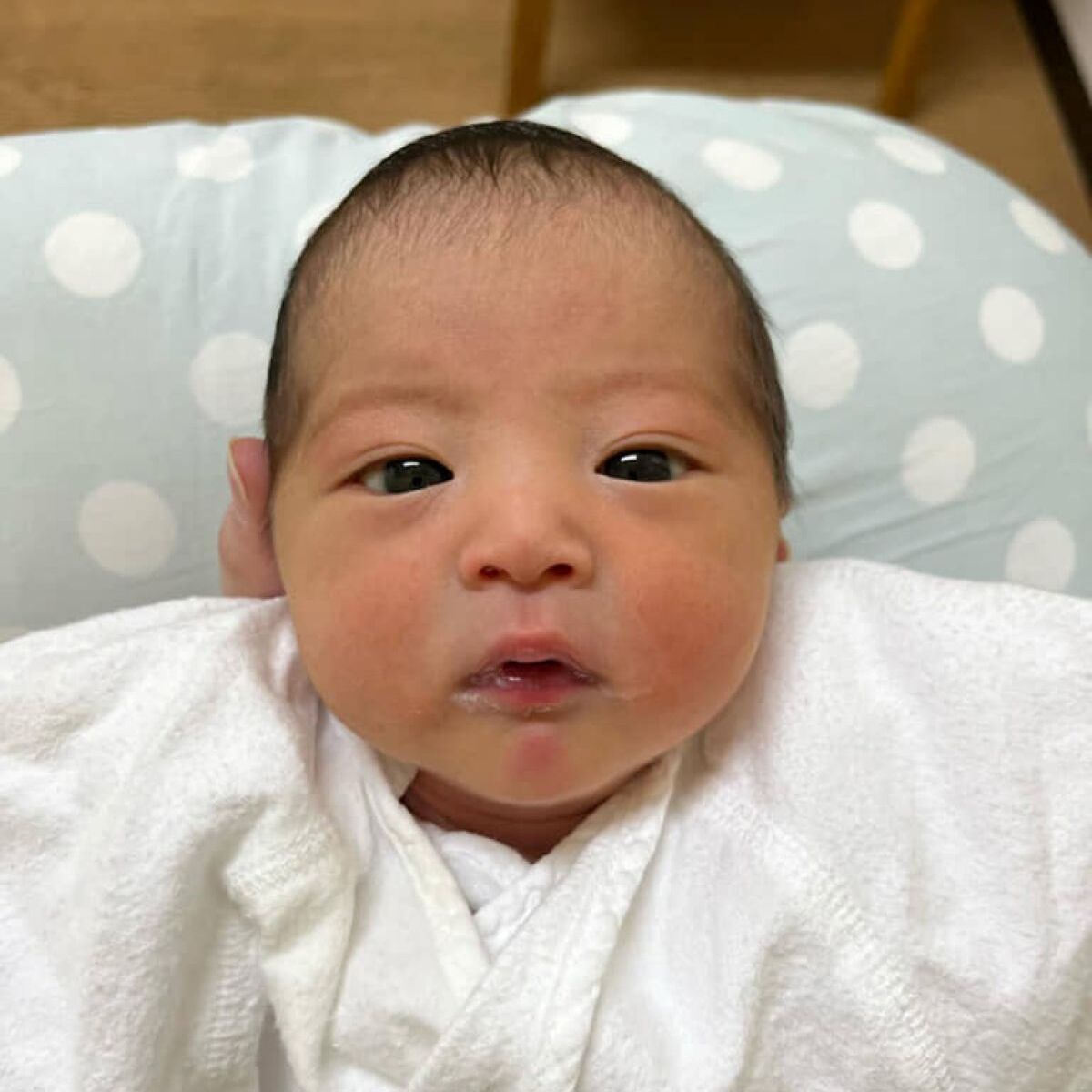 赤ちゃんを見た瞬間……　看護師「お目目くりくりですねぇ」→3カ月後、さらに驚きの姿に「こりゃすごい」「完璧」 | 育児 ねとらぼ