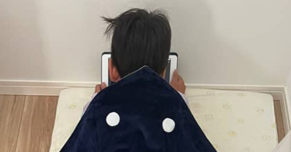 小4息子が水族館で「どーしても欲しがった」お土産は……　「わーーー!!!!」「え、何これ欲しいww」　まさかのアイテムが400万表示（1/4） | 育児 ねとらぼ