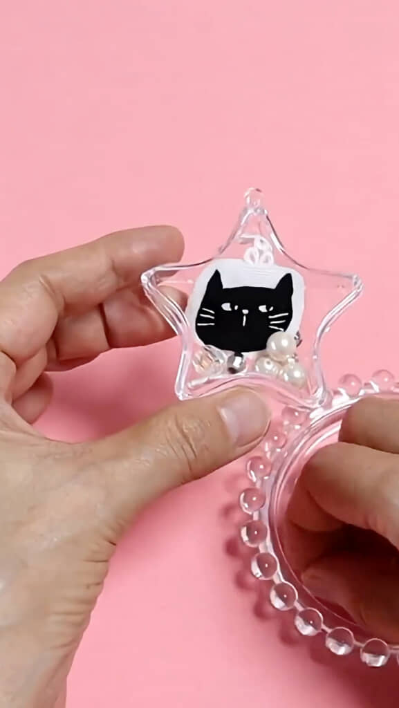 中にパーツを入れる