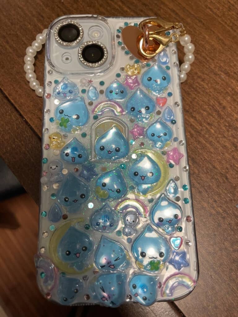 スマホにたくさん貼られたしずくちゃん