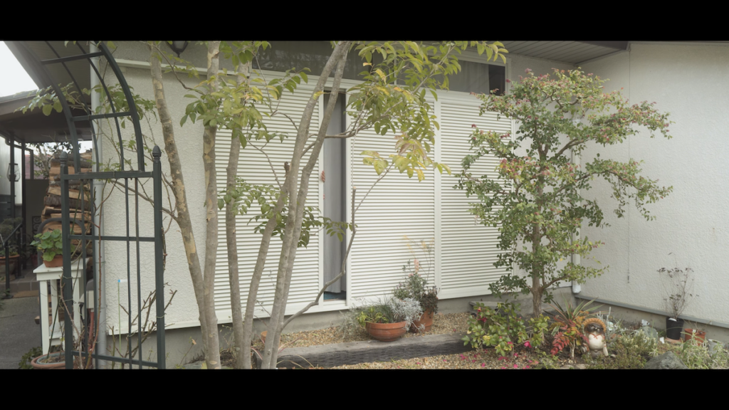 昭和時代の鎧戸を思わせる窓まわり