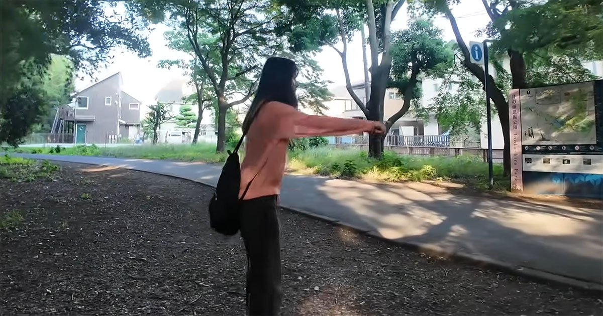 20歳の虫オタク女子が思わず絶叫→公園で出くわした“とんでもない1匹”に「すげえええ!」「エグすぎ」「でかない?」(1/3) | その他生き物 ねとらぼ