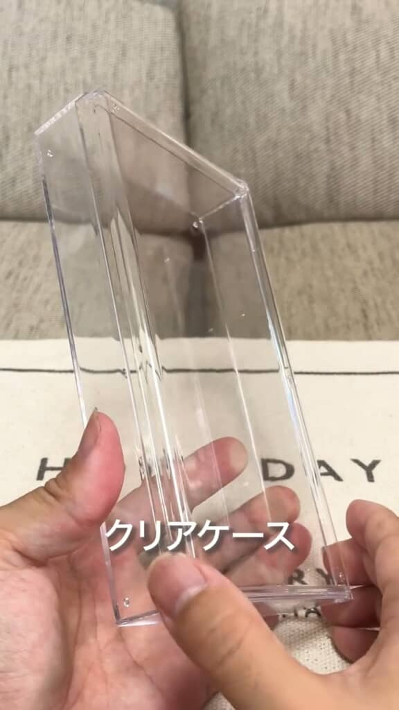 ベースはシンプルなクリアケース