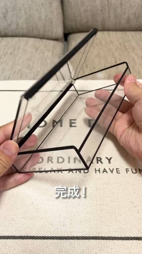 簡素なケースに枠線が付いて違った調子に