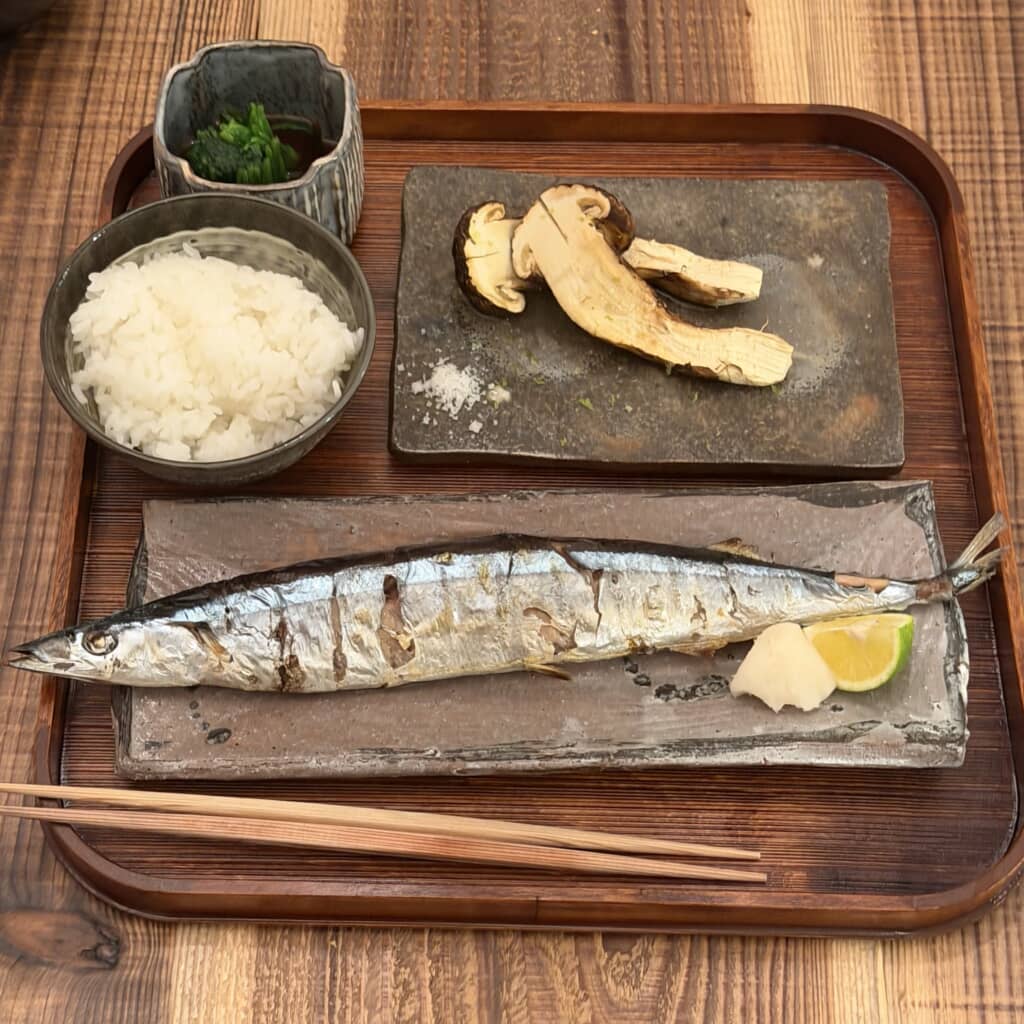これ2000円の秋刀魚