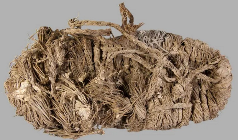 遺物のエスパルト草の編みサンダル