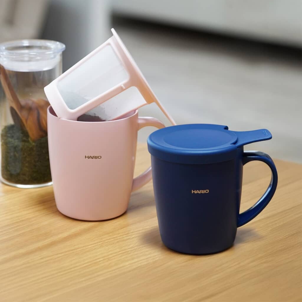 左「サクラピンク」、右「ネイビー」