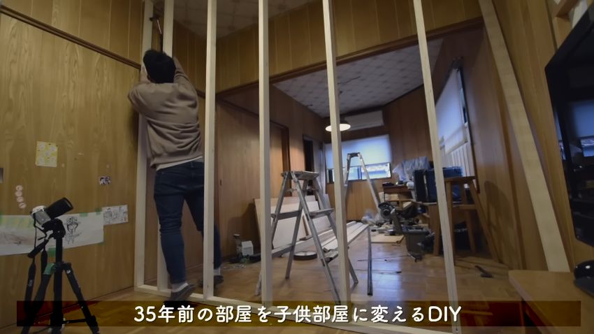 35年前に作られた子ども部屋を作り変える作業