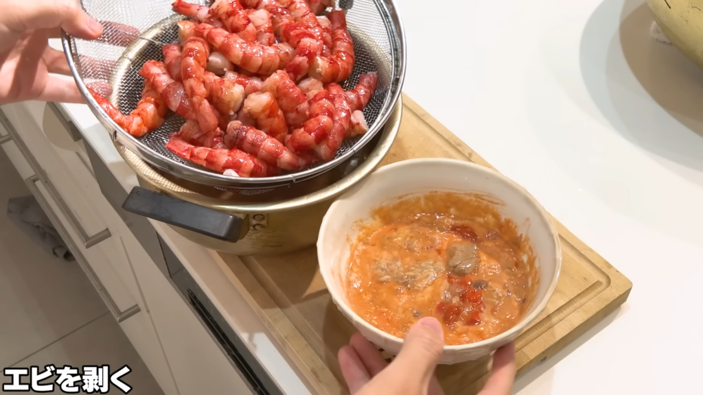 むき身の色とミソの量に驚きます