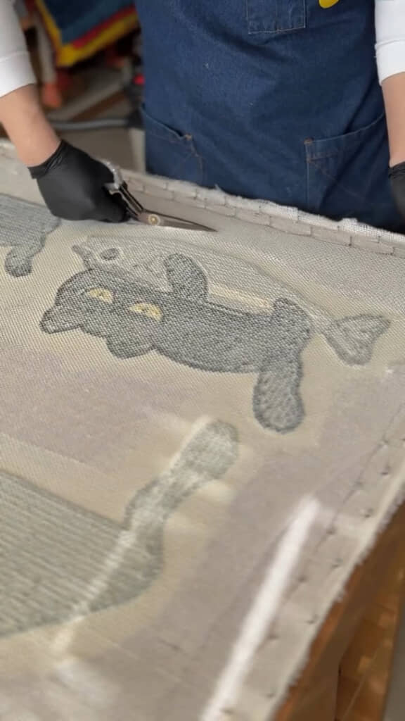 ラグを裏側から見た様子