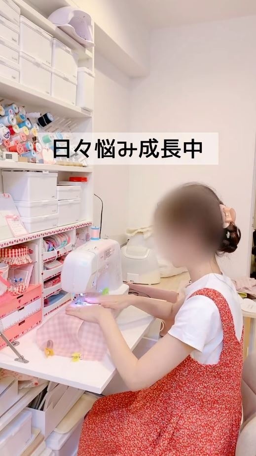 ミシンで縫っているともさん