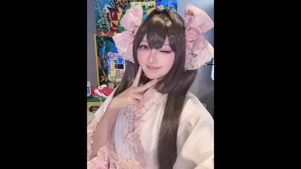 2つの大きな手作りリボンも似合っています