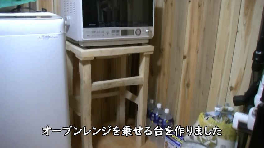 庭木で作ったオーブンレンジ用の台