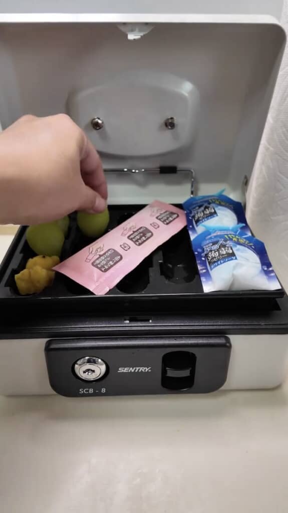 デザートも忘れずに入れます