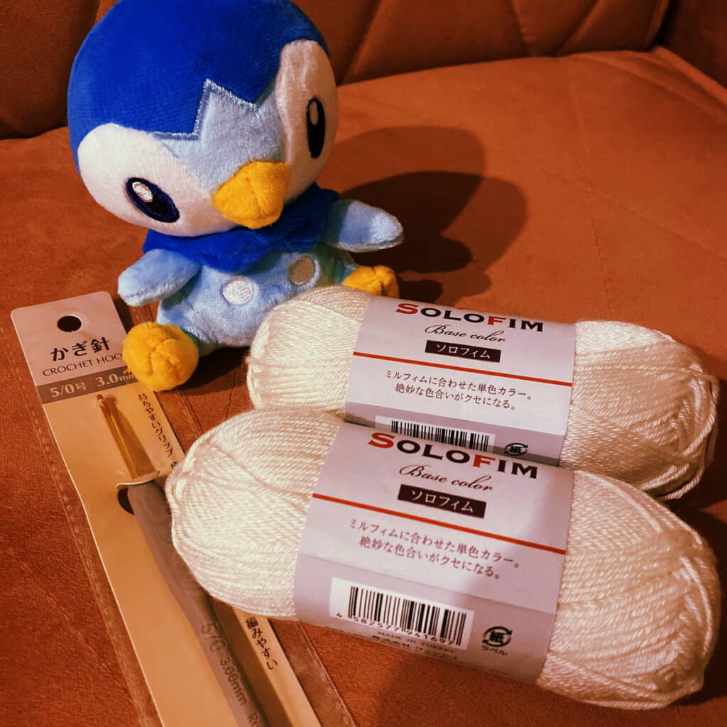 白い毛糸で編んだものは……