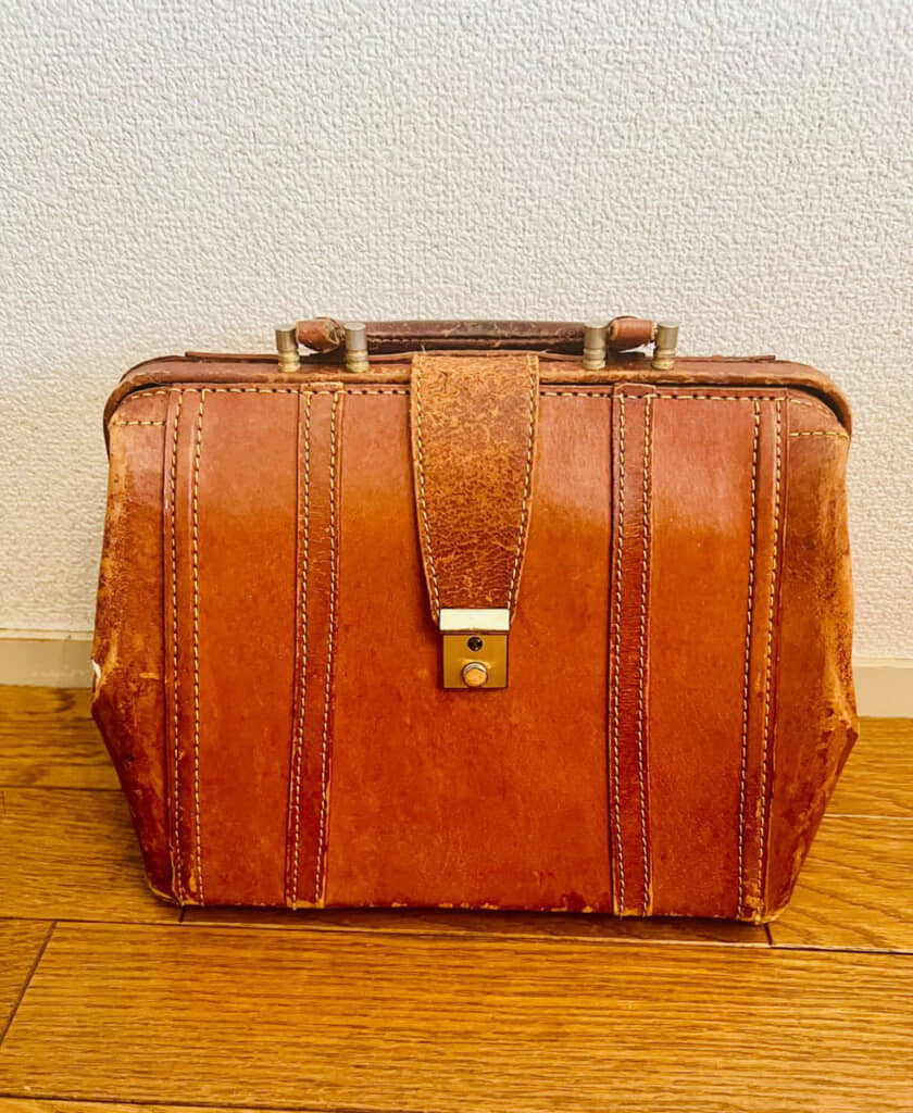 年季の入ったバッグの中身は……？