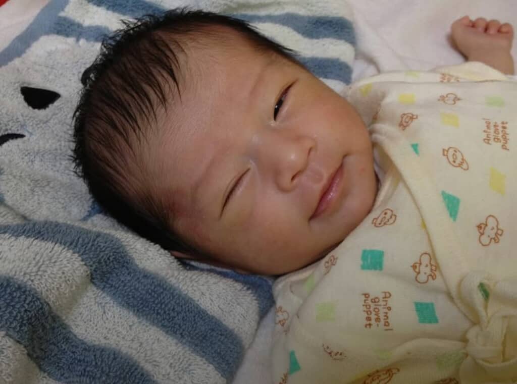 こちらに向かってウインク