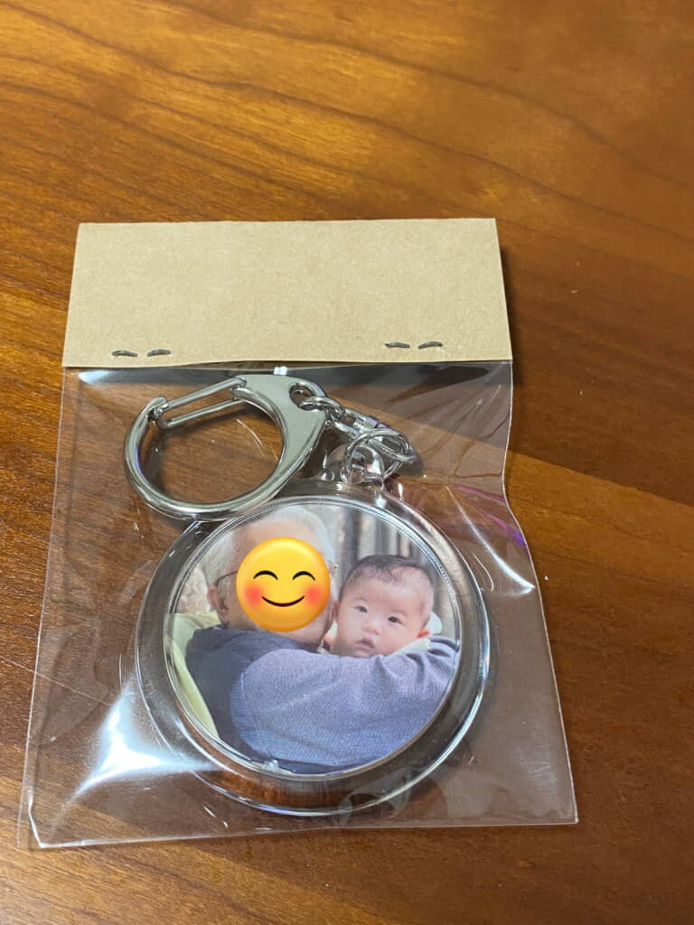 そして裏は孫とおじいちゃんの写真になっていました！