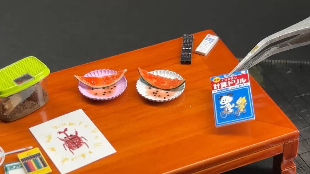 卓上に小学生の夏休み感があふれる