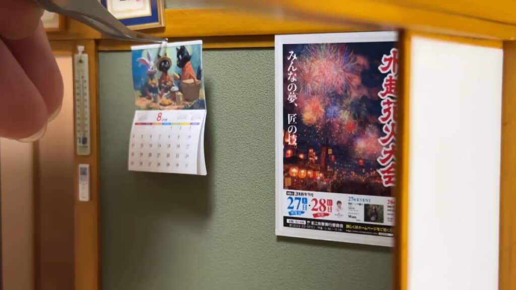 ポスターやカレンダーでも生活感を演出