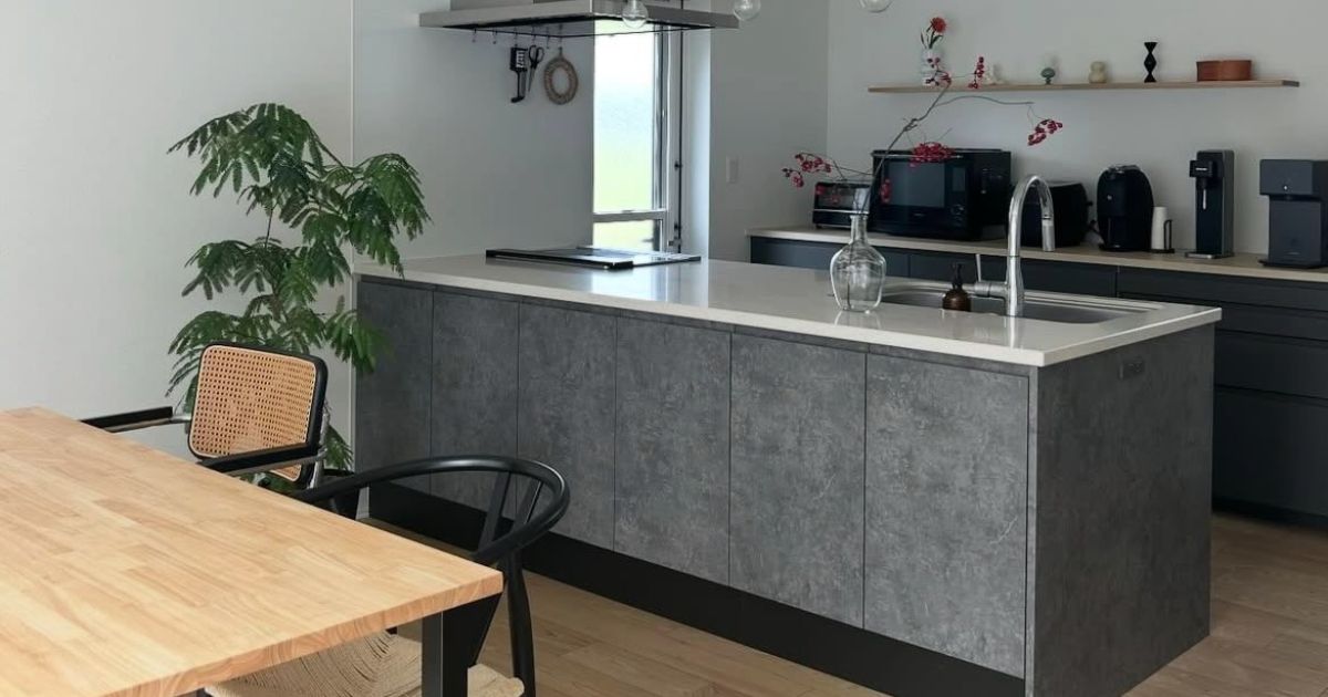 「現実はこれです！」　2児のママ、インスタでは見せない部屋を見てみたら……　まさかの光景に「安心する〜笑」「とても良いwww」（1/3） | 住まい ねとらぼ