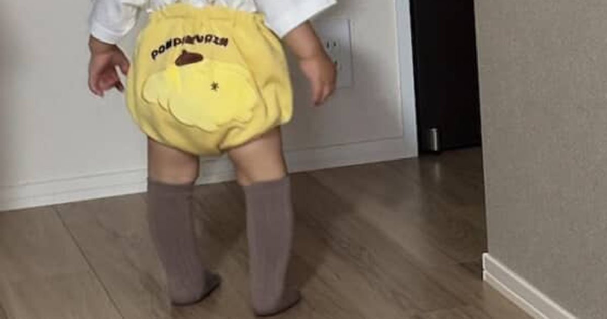 1歳息子の“サンリオコーデ”→ママの編み物を合わせたら……　まさかの姿に「見かけたら手振っちゃいます」「天才ですか？」（1/2） | ハンドメイド ねとらぼ