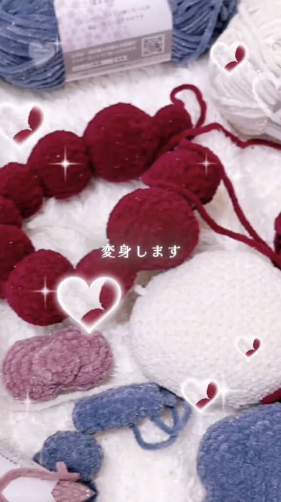 それぞれのカラーの毛糸でいろんなパーツを作って合わせたら……