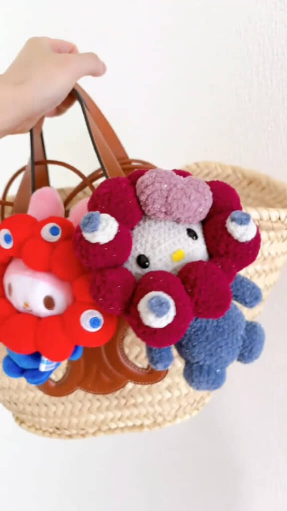 公式の「なりきりぬいぐるみ」のマイメロディと一緒に