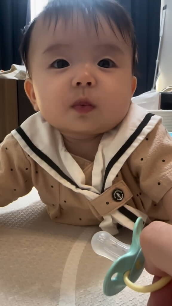 まだおしゃぶり中のようです