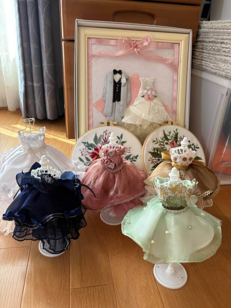 5色それぞれ異なるデザインが施されています